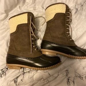 Duck boots